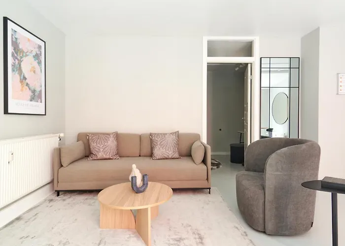 Stylish Ground Floor Apartment Perfect For Couples